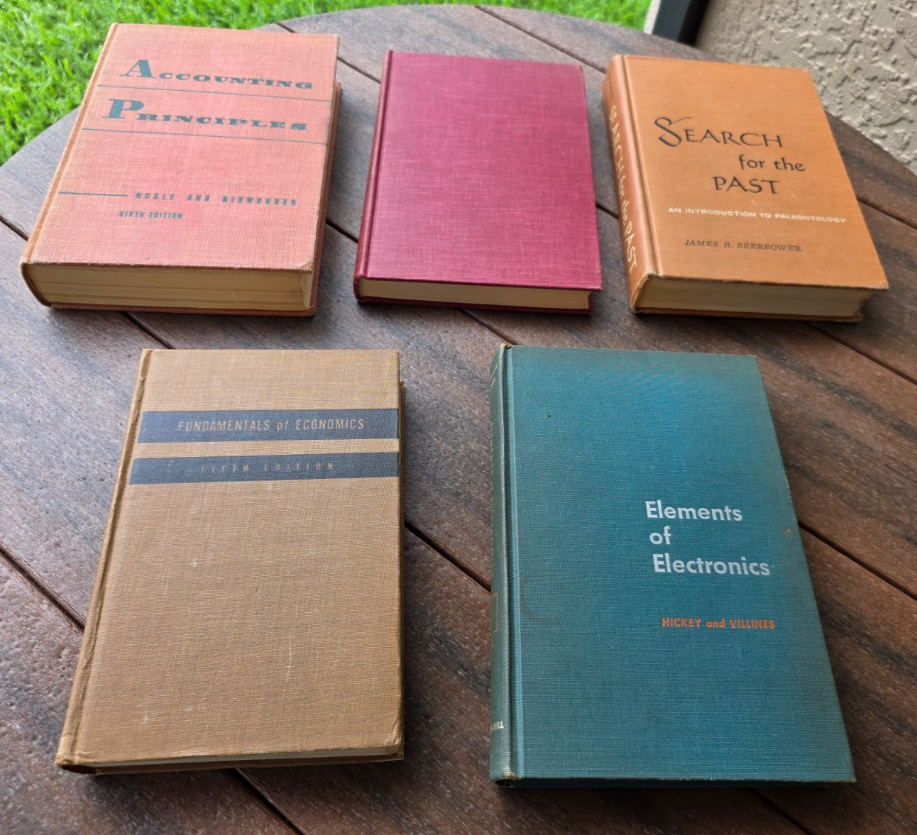 Lot of 5 vintage textbooks: Economics, Electronics, Paleontology, Law 1949-1963
